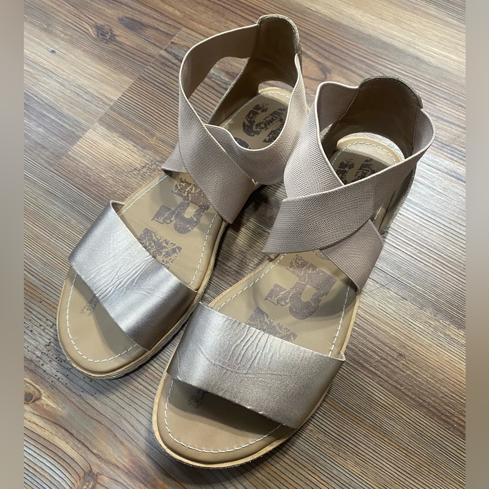 Women's Beige and Gold Sandals